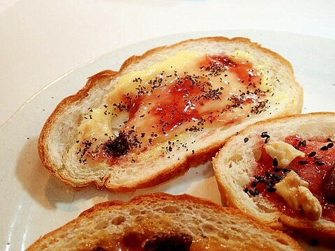 カスタードクリームと苺ジャムの紅茶香るフランスパン
